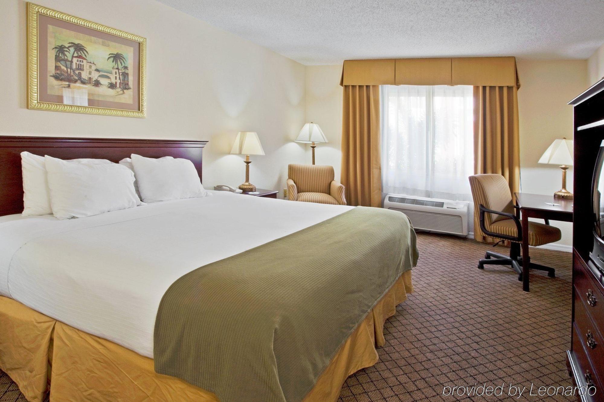 Holiday Inn Express Hotel & Suites Bradenton West, An Ihg Hotel Εξωτερικό φωτογραφία